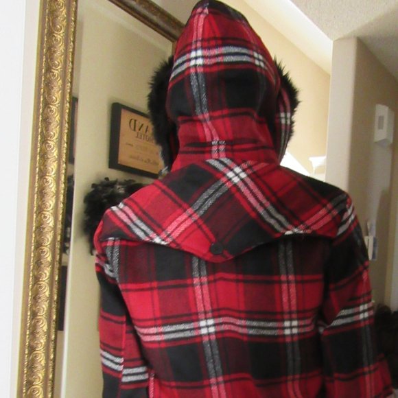 FIRM PRICE  Red Plaid Coat  Size Medium- Bomber Style- Like New - Picture 11 of 15